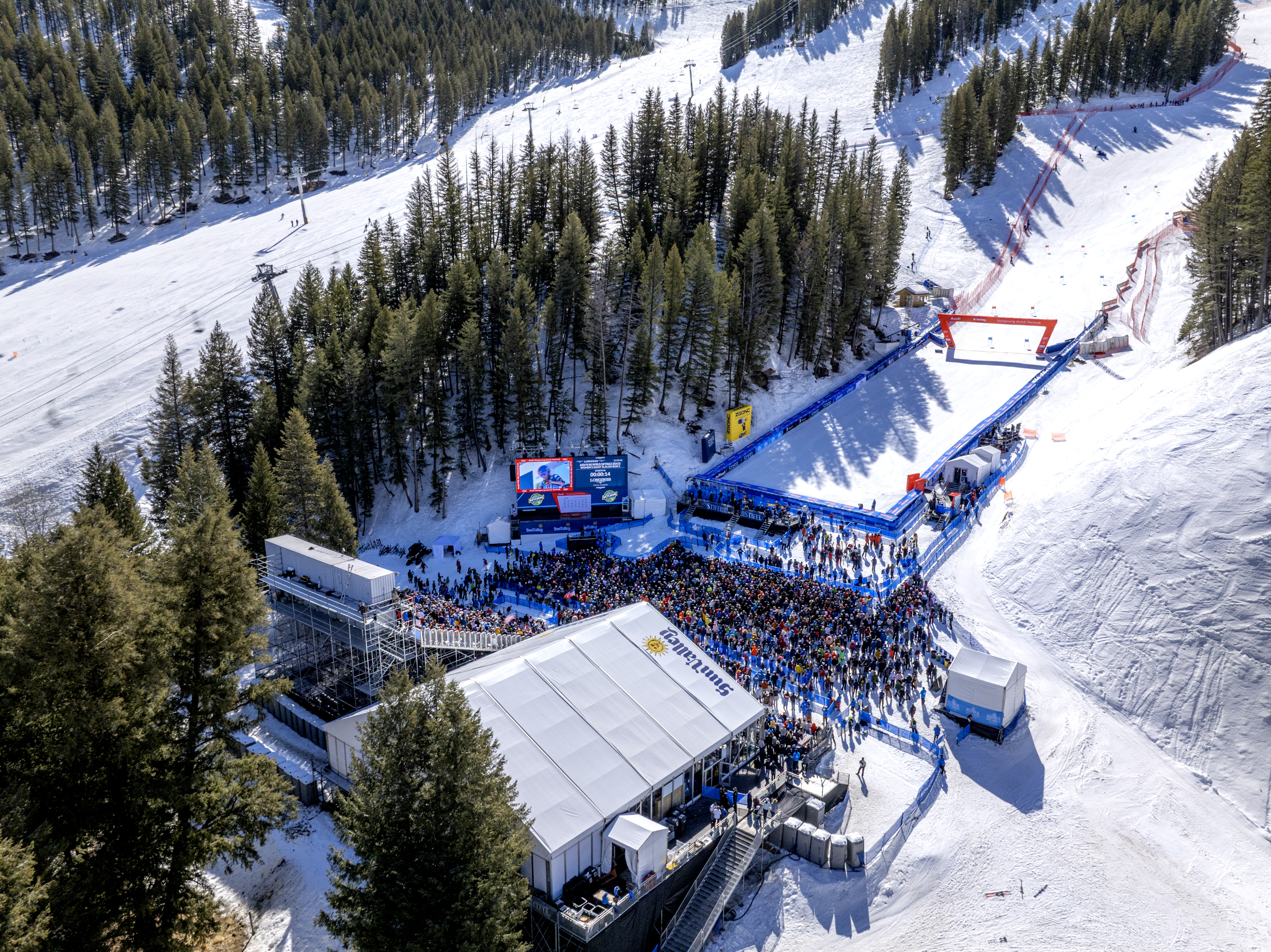 svr_wc_crowd_aerial_superg_03-25-25-1